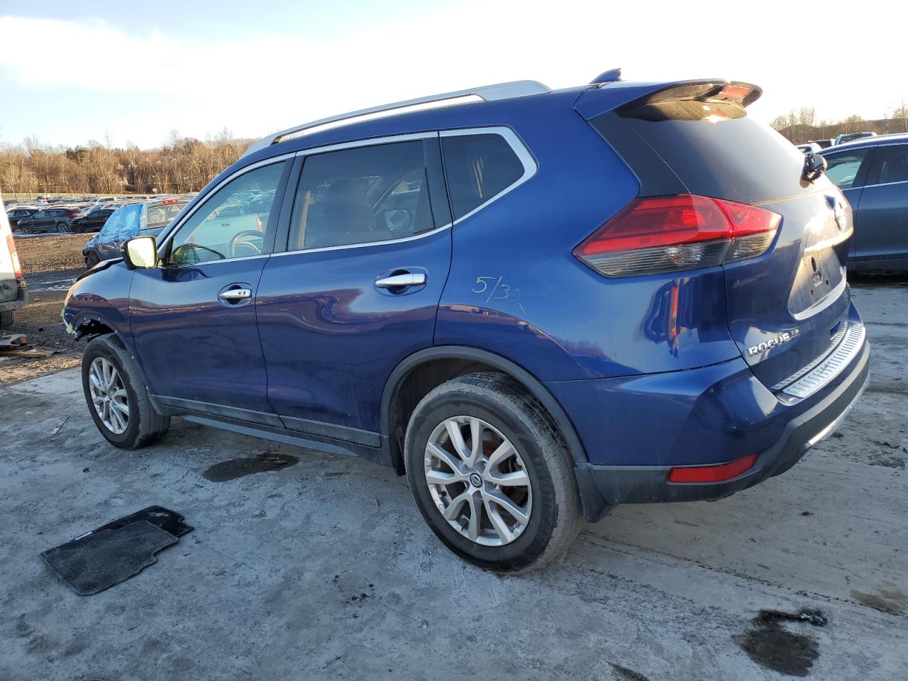 2017 Nissan Rogue - Image 2