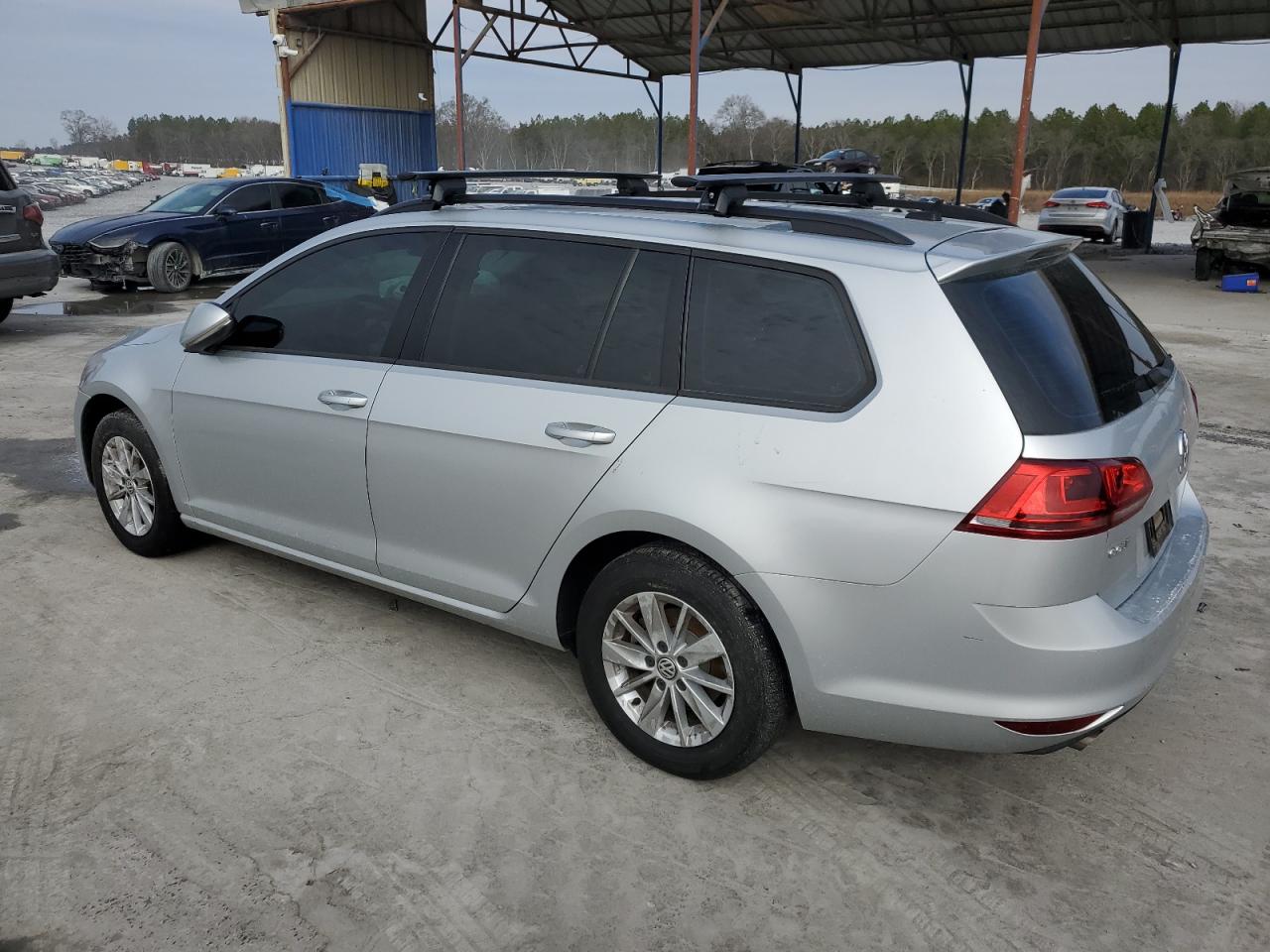 2017 Volkswagen Golf - Image 2