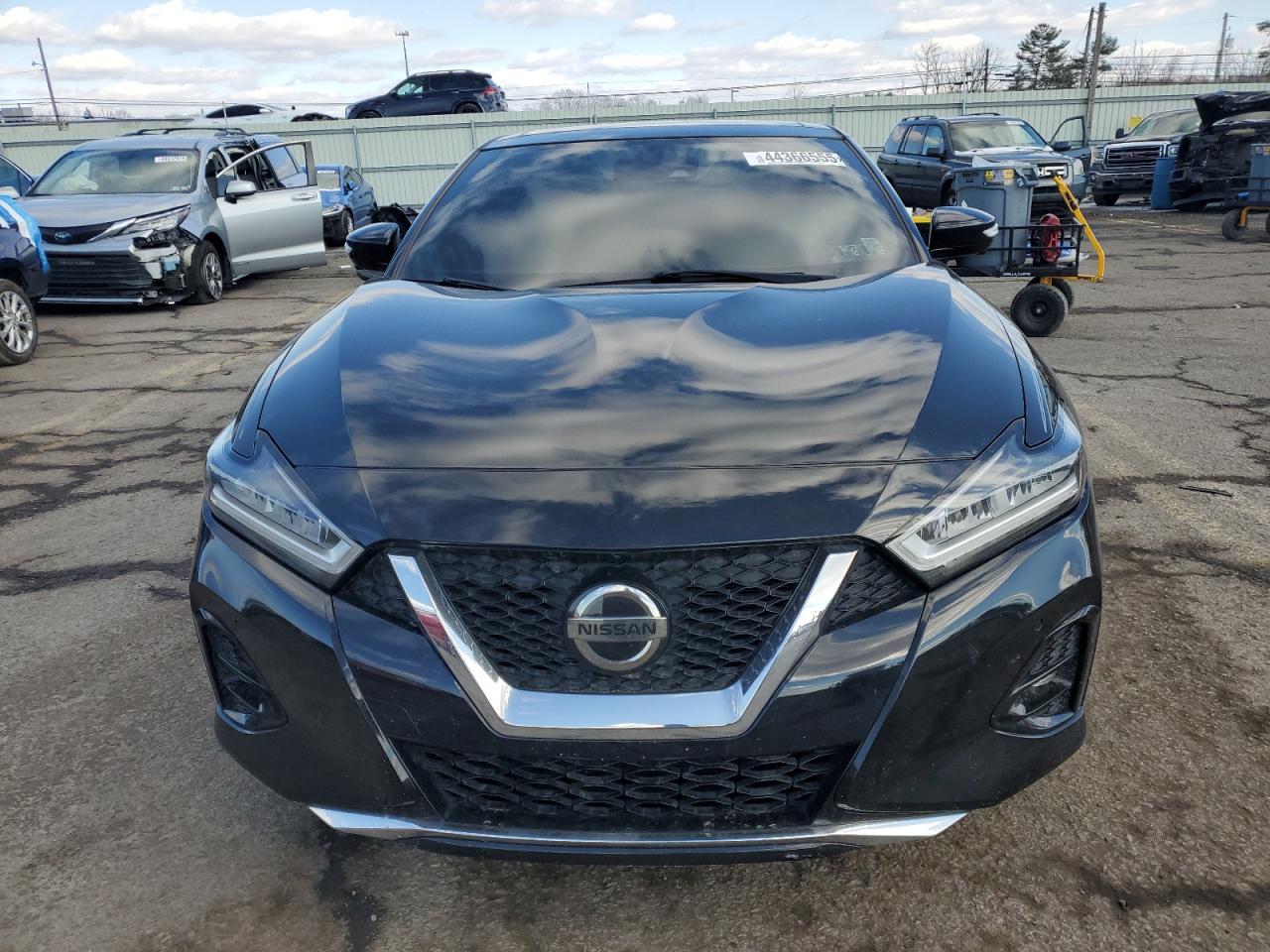 2019 Nissan Maxima - Image 5