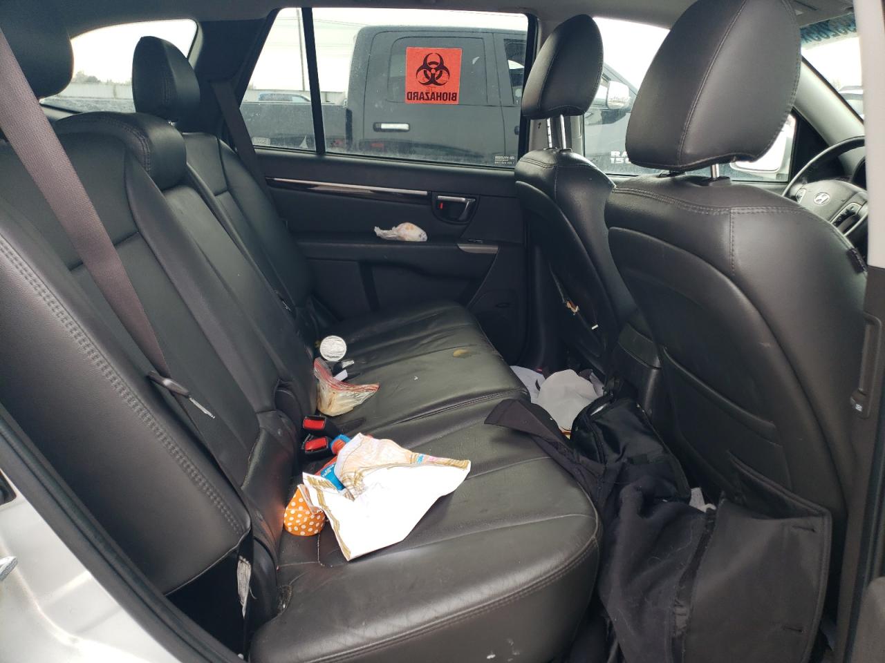 2012 Hyundai Santa Fe - Image 11