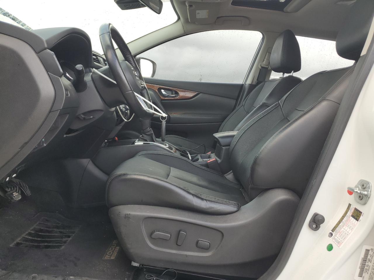 2017 Nissan Rogue - Image 7