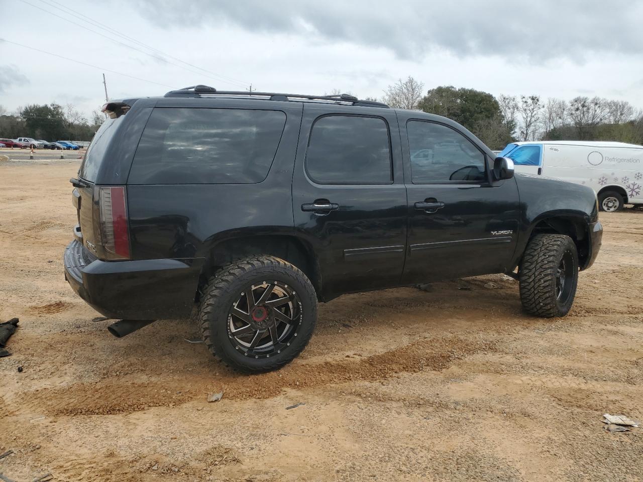 2010 GMC Yukon - Image 3