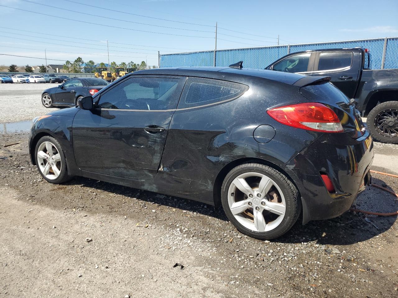 2014 Hyundai Veloster - Image 2