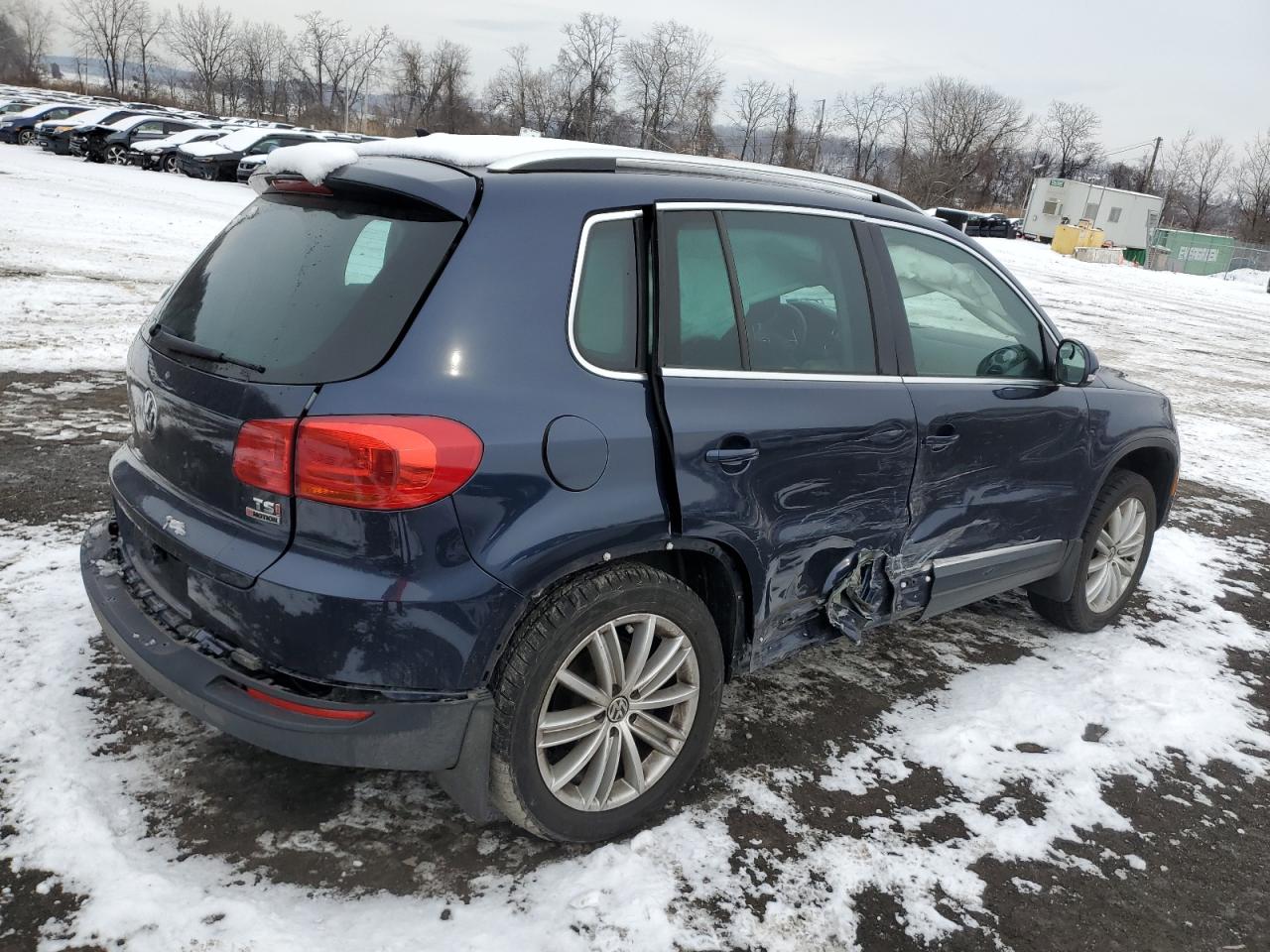 2016 Volkswagen Tiguan - Image 3
