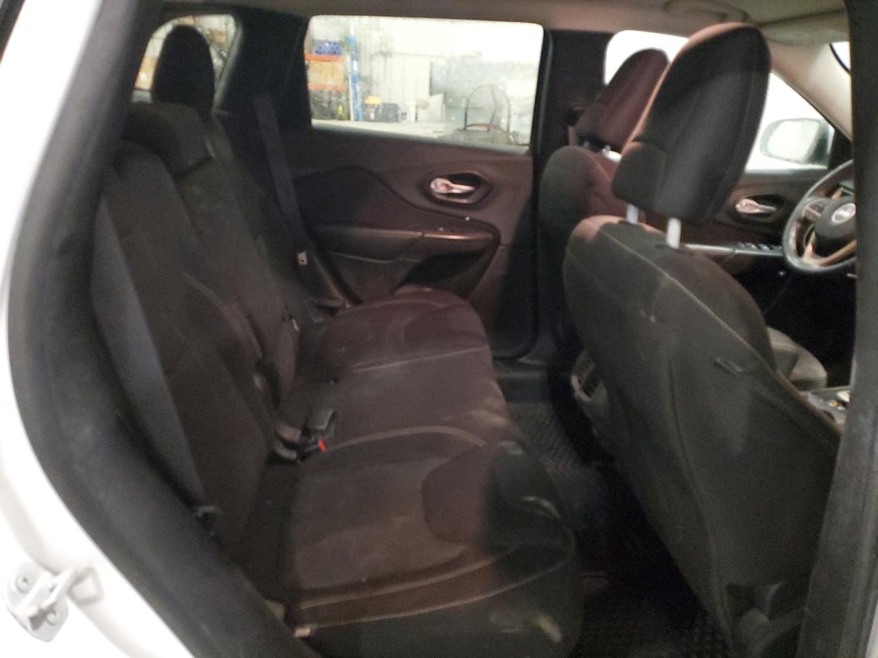 2016 Jeep Grand Cherokee - Image 11