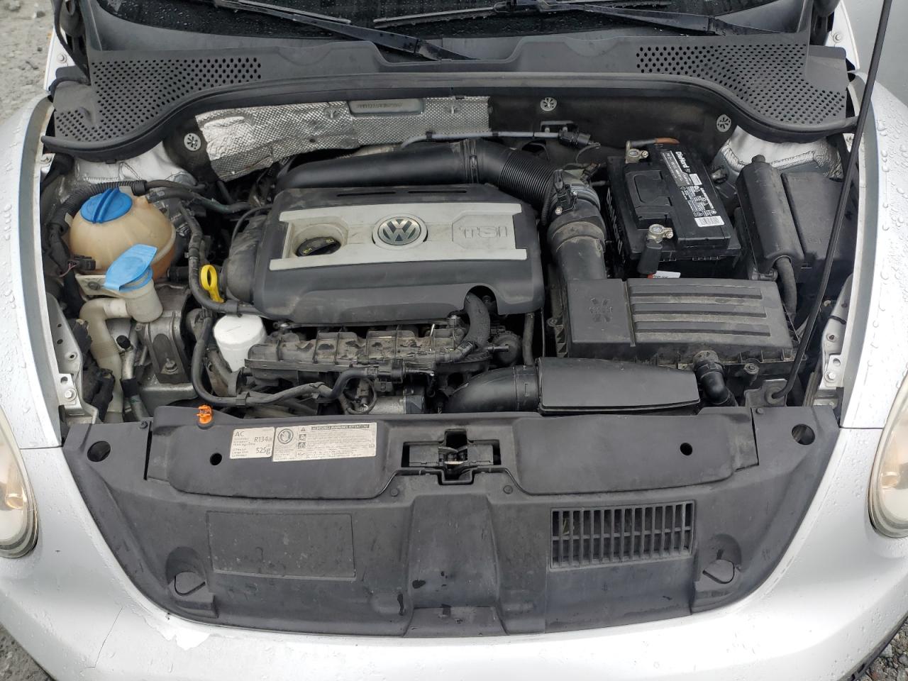 2012 Volkswagen Beetle - Image 11