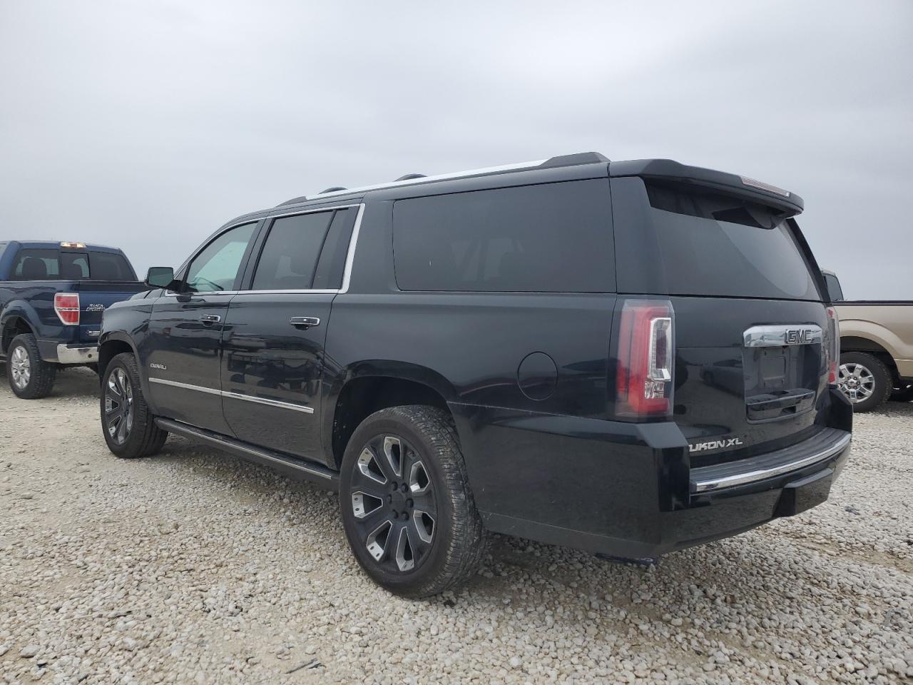 2019 GMC Yukon - Image 2