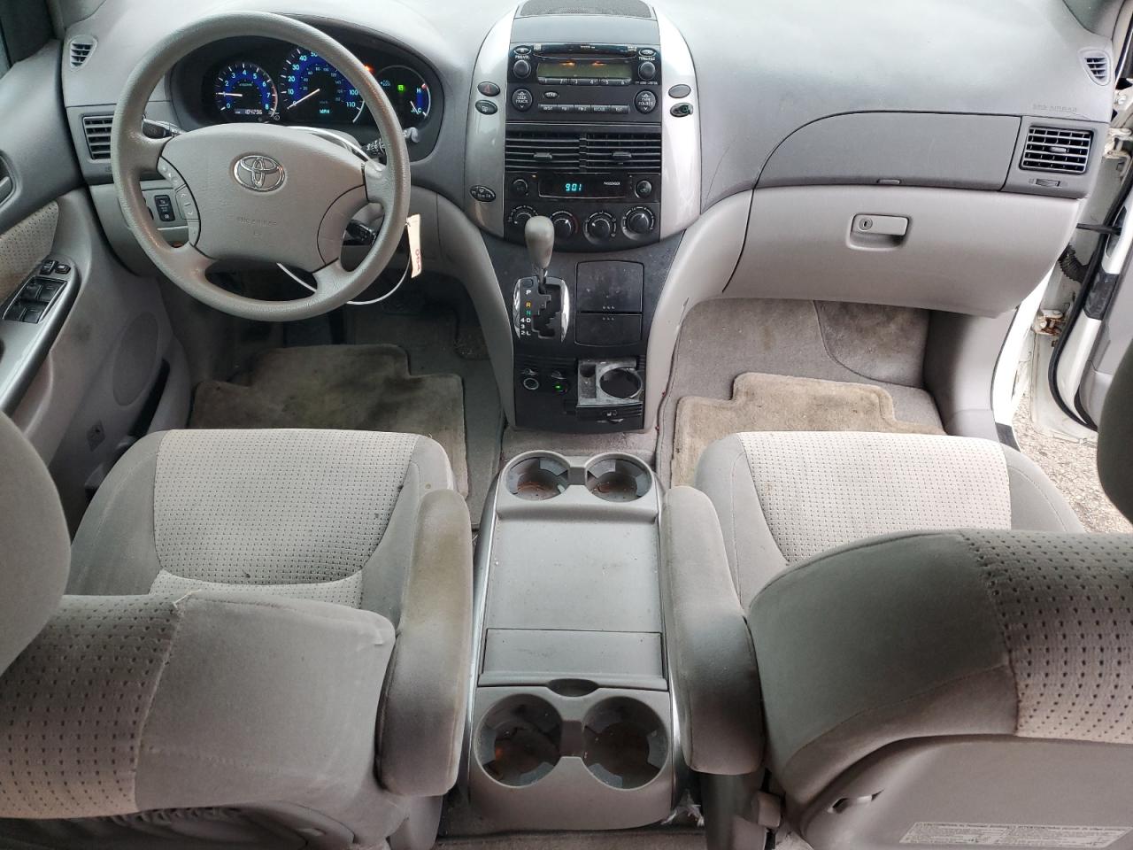 2007 Toyota Sienna - Image 8