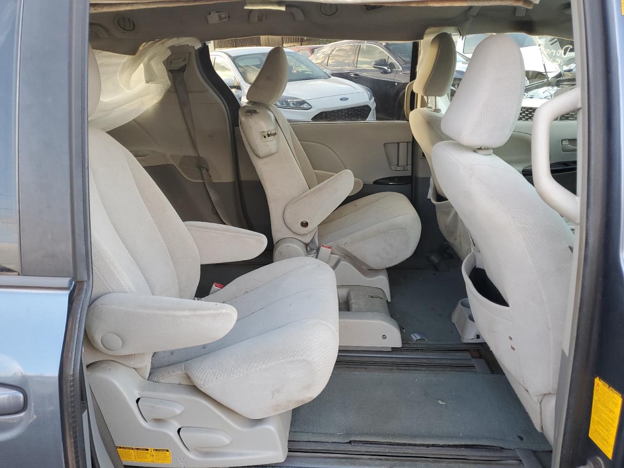 2014 Toyota Sienna - Image 11