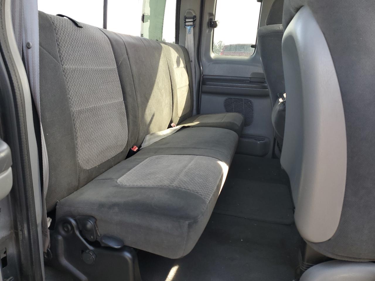 2002 Ford F250 - Image 11