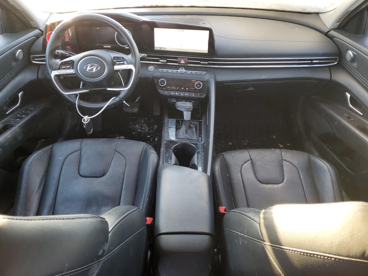 2022 Hyundai Elantra - Image 8