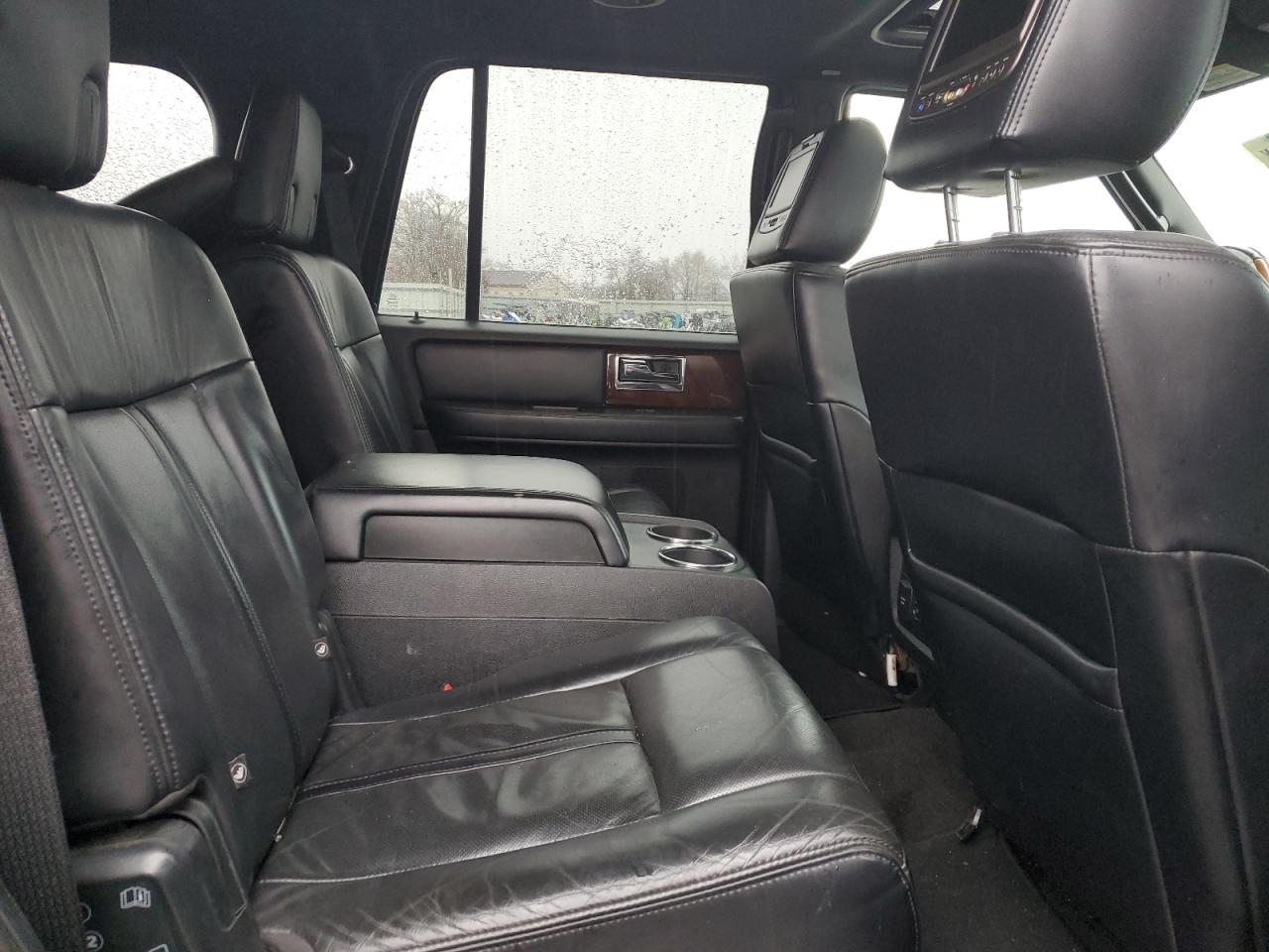 2015 Lincoln Navigator - Image 11