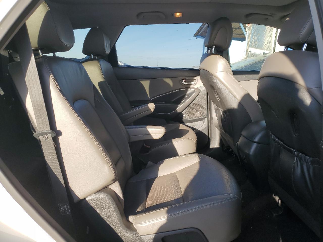 2015 Hyundai Santa Fe - Image 12