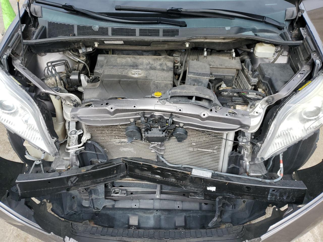 2011 Toyota Sienna - Image 12