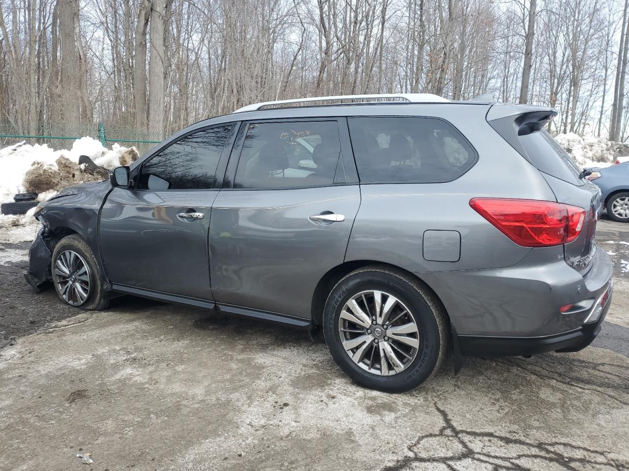 2019 Nissan Pathfinder - Image 2