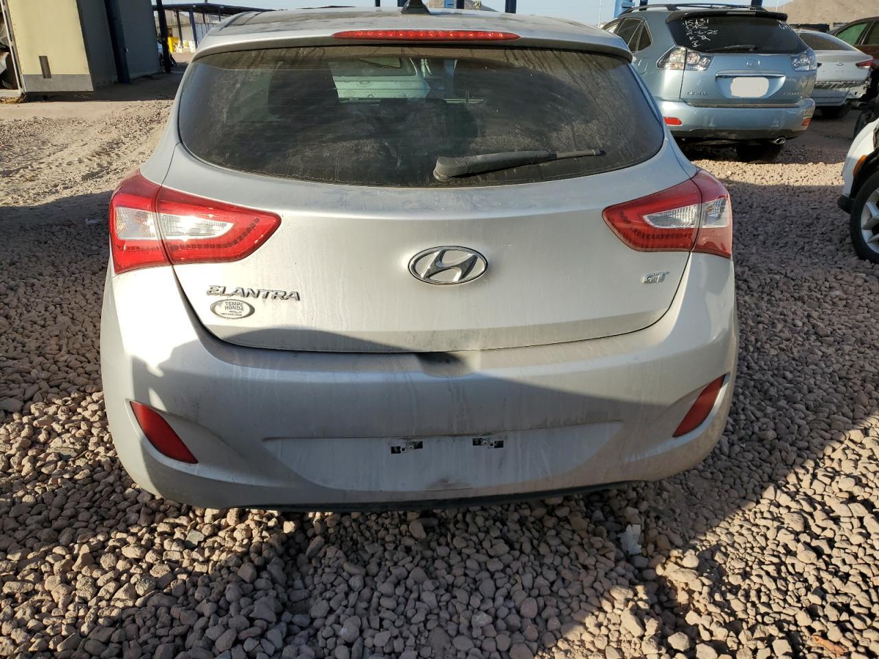 2016 Hyundai Elantra - Image 6