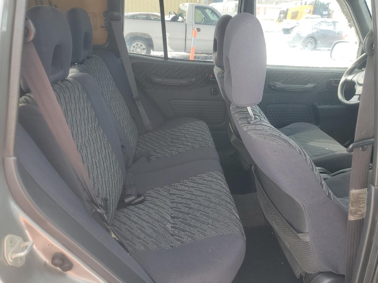 2000 Toyota RAV 4 - Image 11