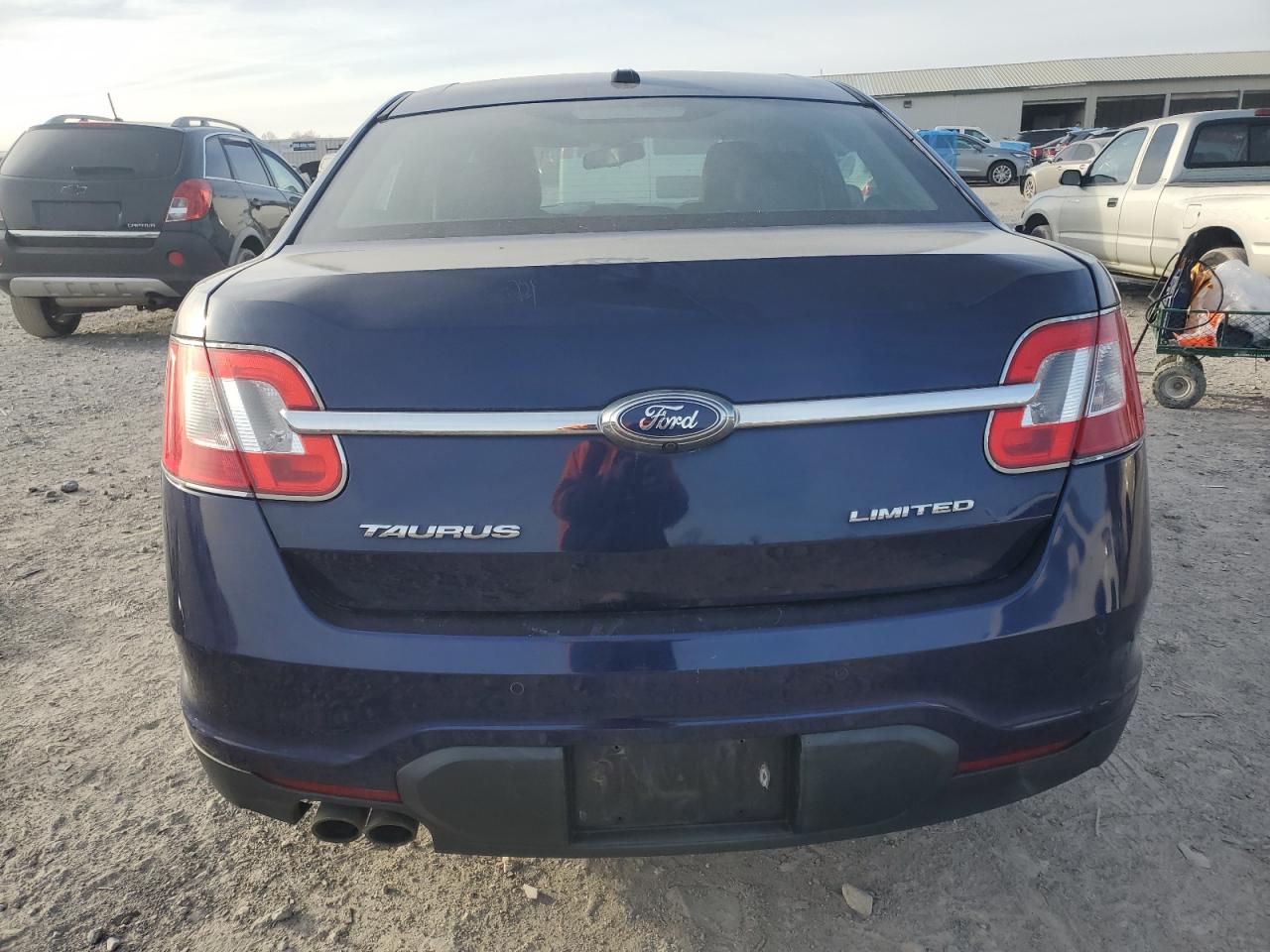 2011 Ford Taurus - Image 6