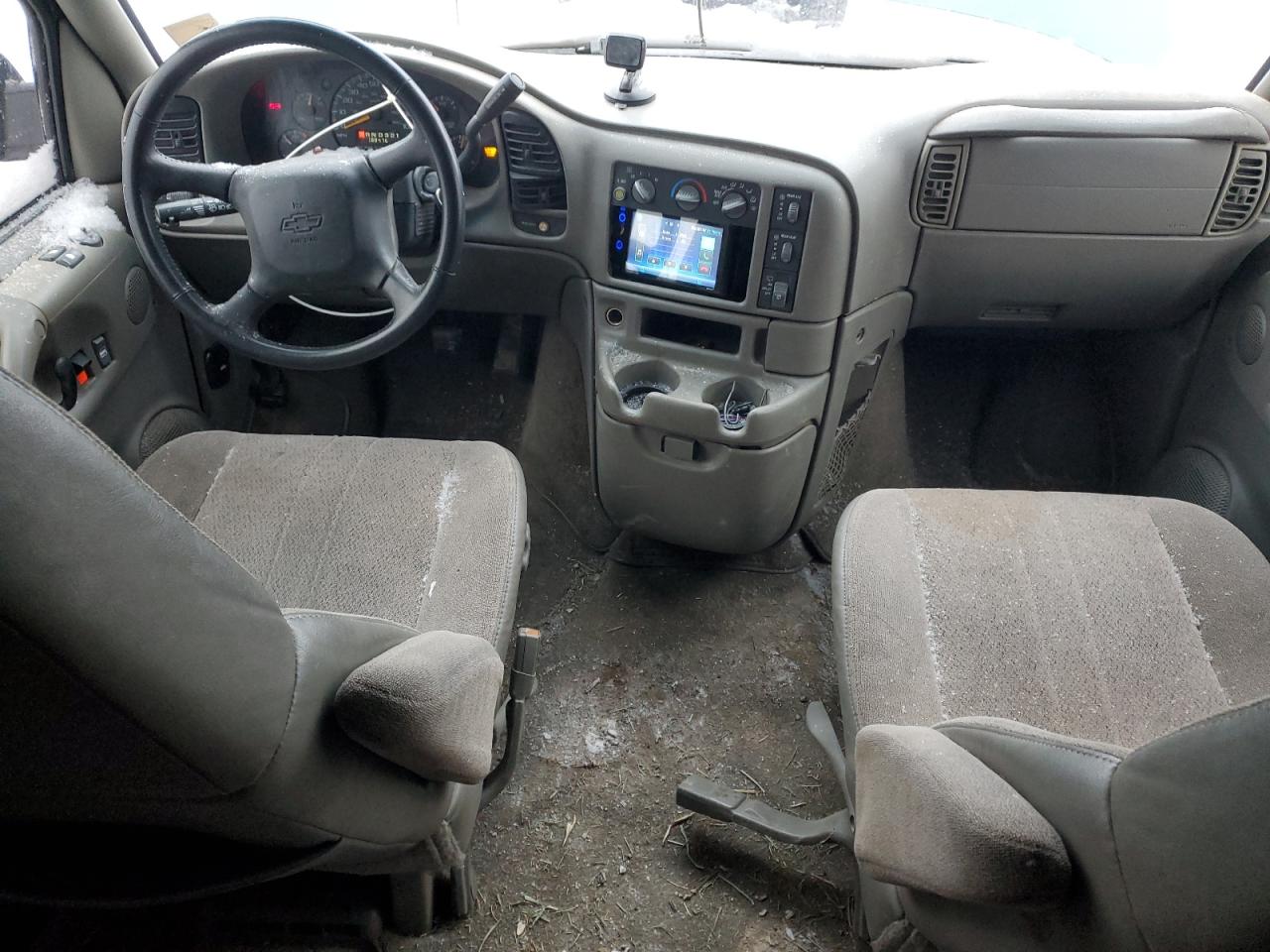 2000 Chevrolet Astro - Image 8