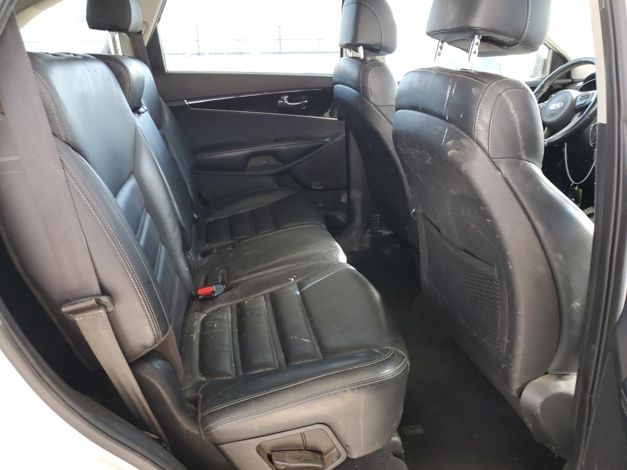 2017 Kia Sorento - Image 11
