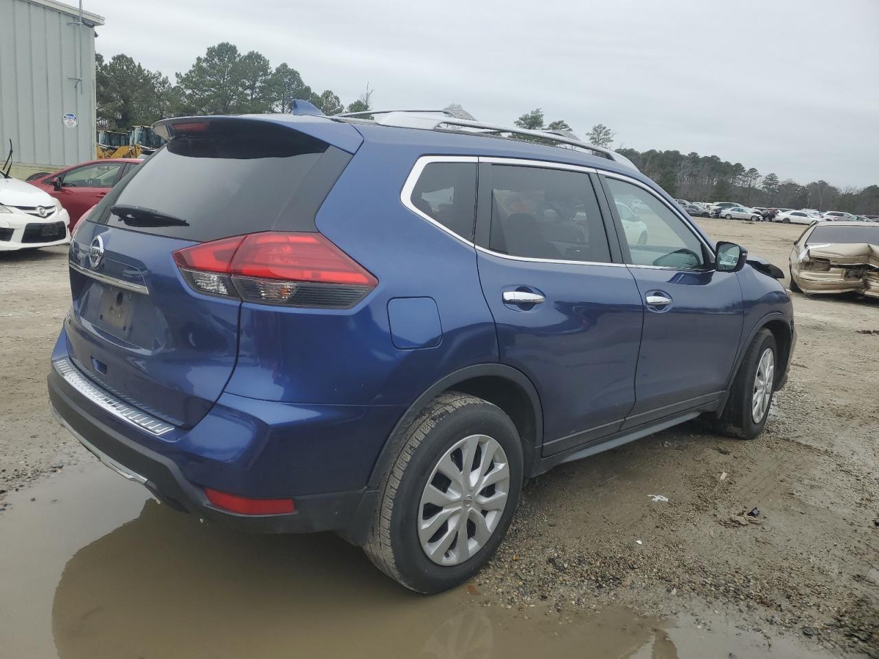 2017 Nissan Rogue - Image 3