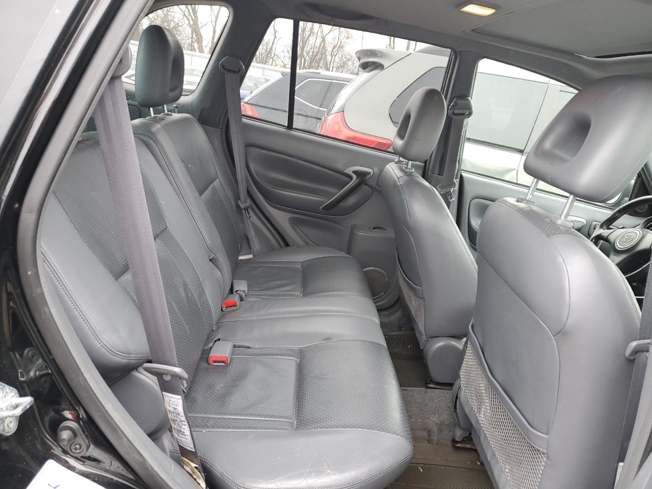 2003 Toyota RAV 4 - Image 10