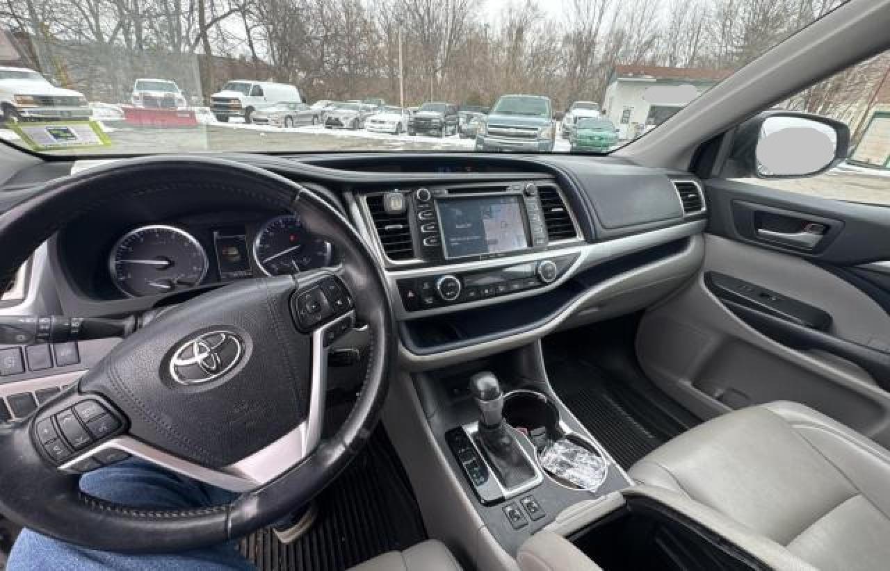2019 Toyota Highlander - Image 9
