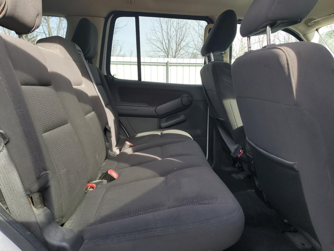 2010 Ford Explorer - Image 11