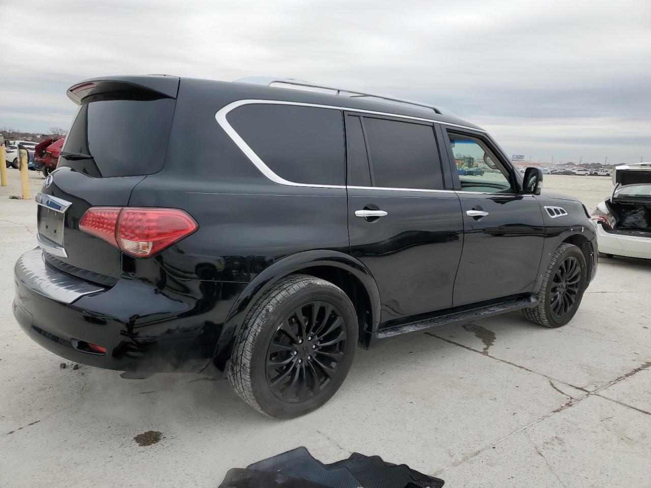 2016 Infiniti QX80 - Image 3
