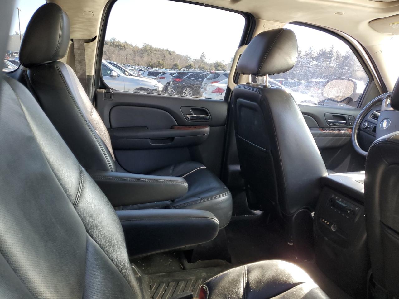 2013 Chevrolet Suburban - Image 11