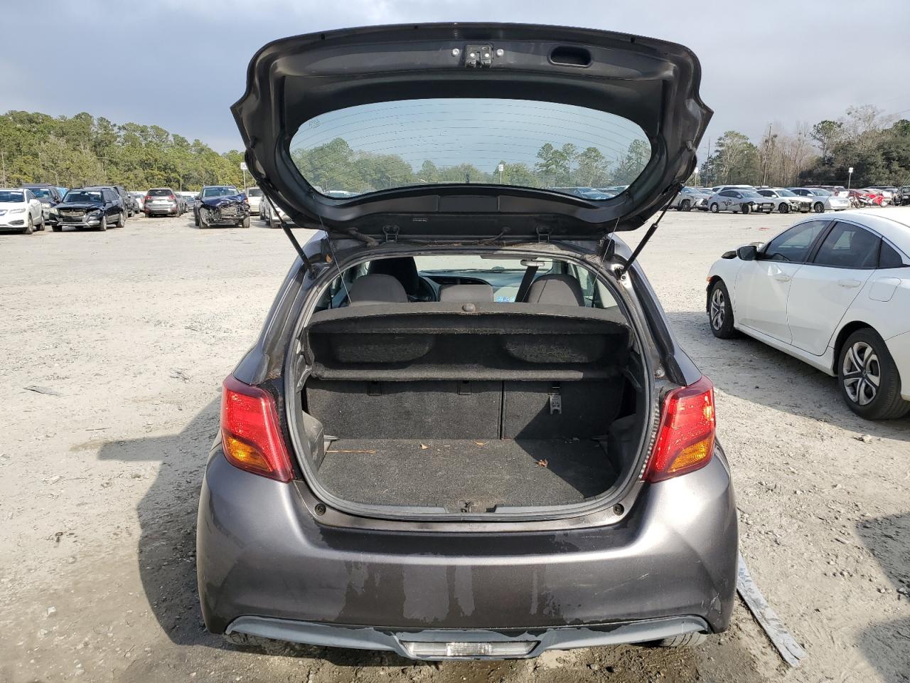 2015 Toyota Yaris - Image 6