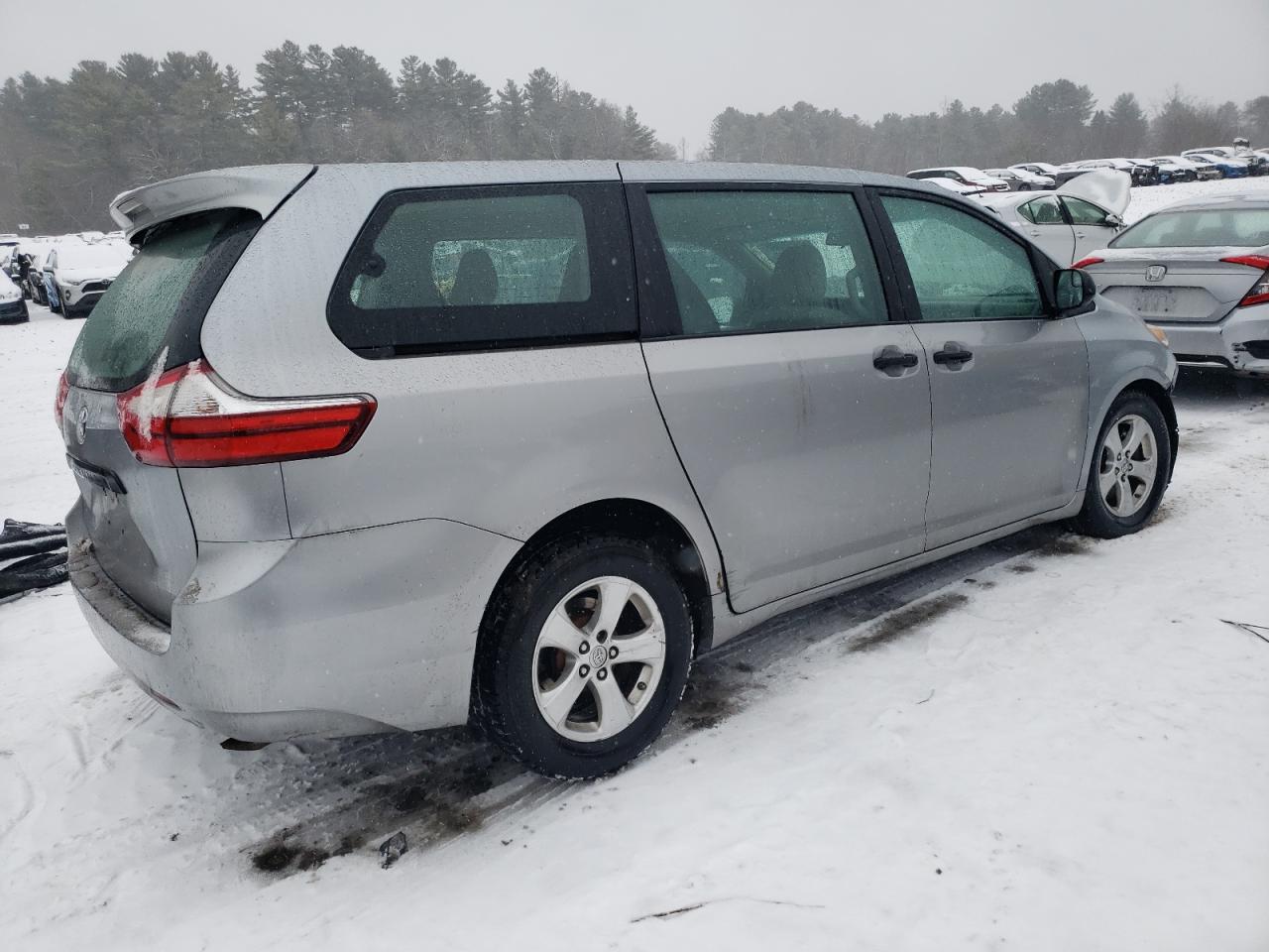 2015 Toyota Sienna - Image 3