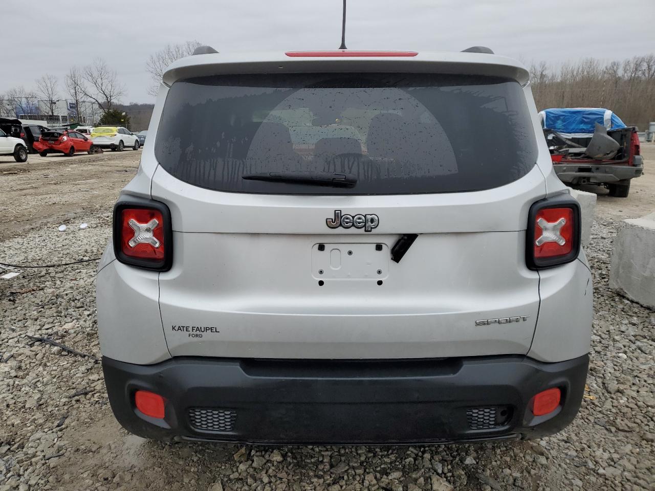2017 Jeep Renegade - Image 6