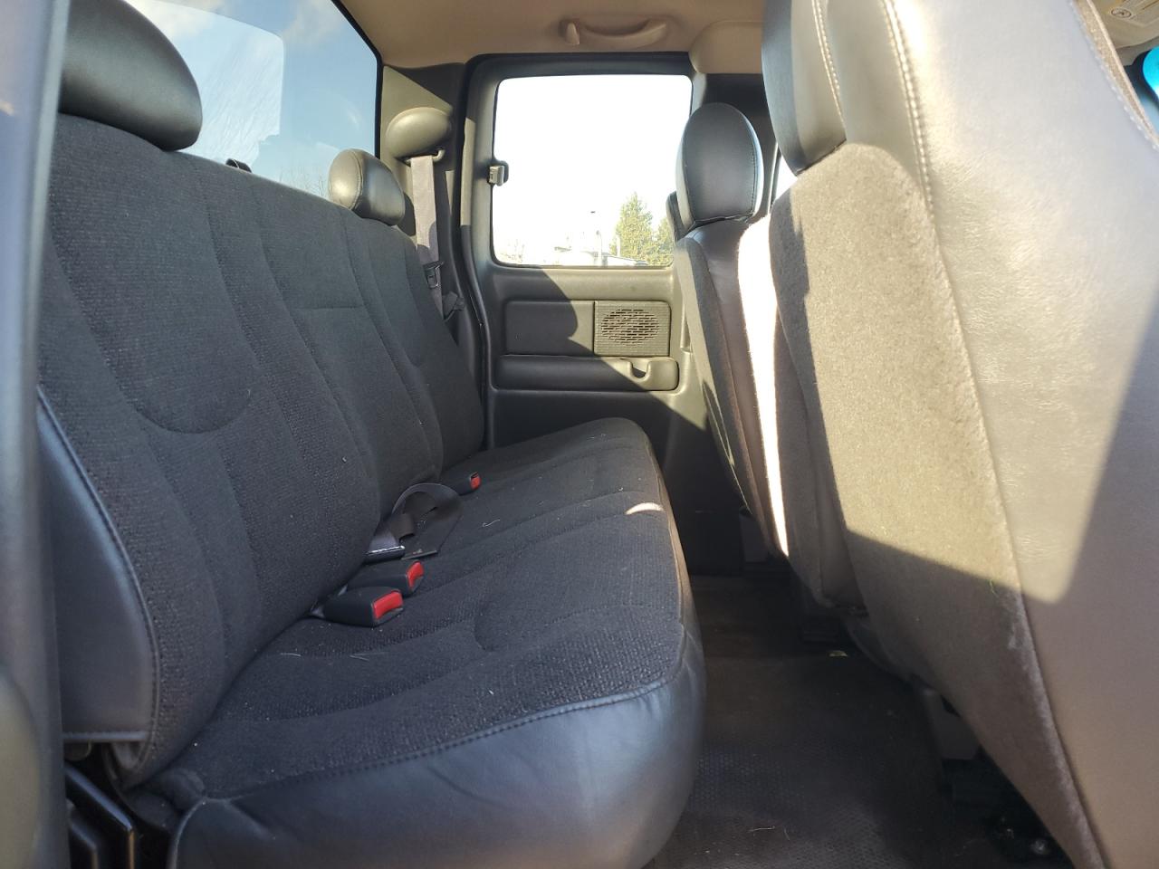 2003 Chevrolet Silverado - Image 10