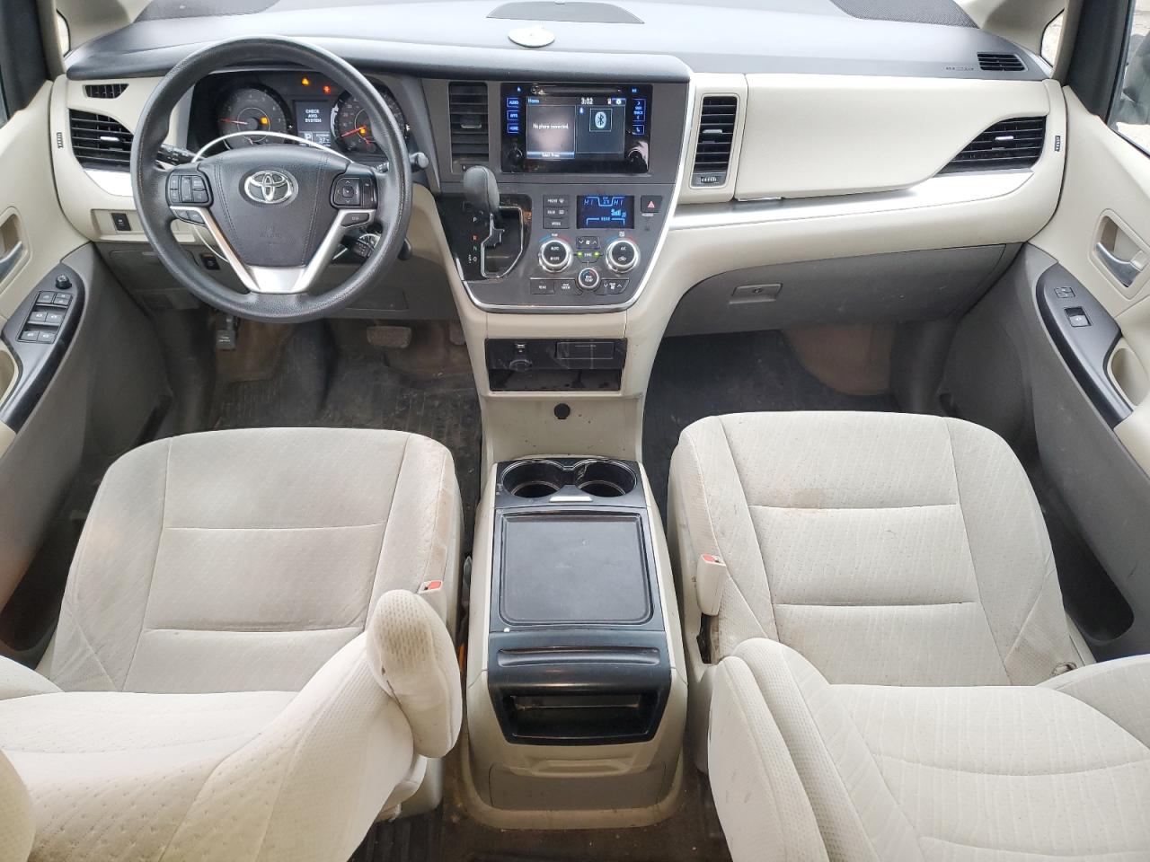 2017 Toyota Sienna - Image 8