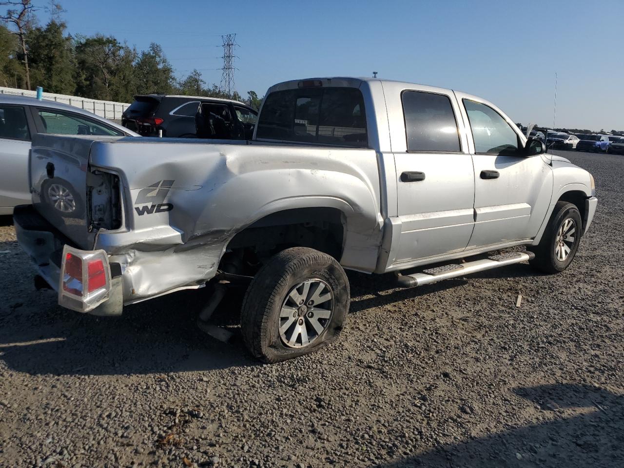 2008 Mitsubishi Raider - Image 3