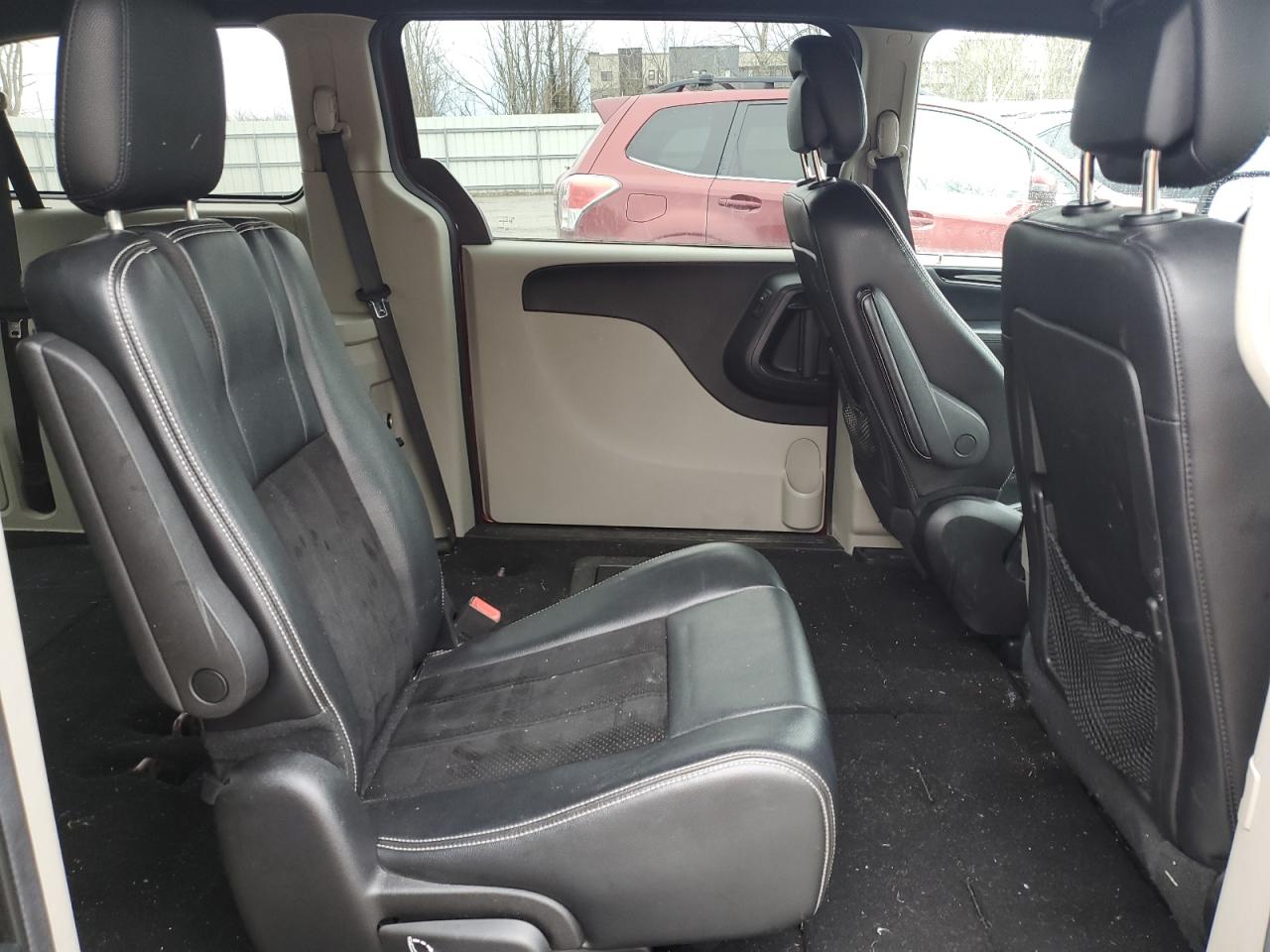 2017 Dodge Caravan - Image 11