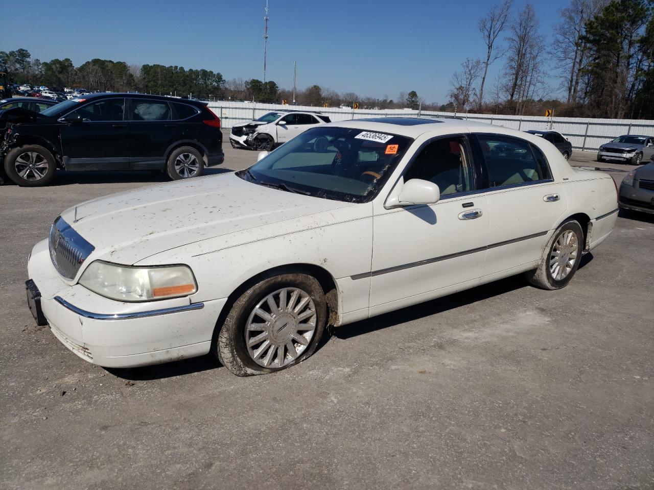 2004 Lincoln Town Car - Image 1