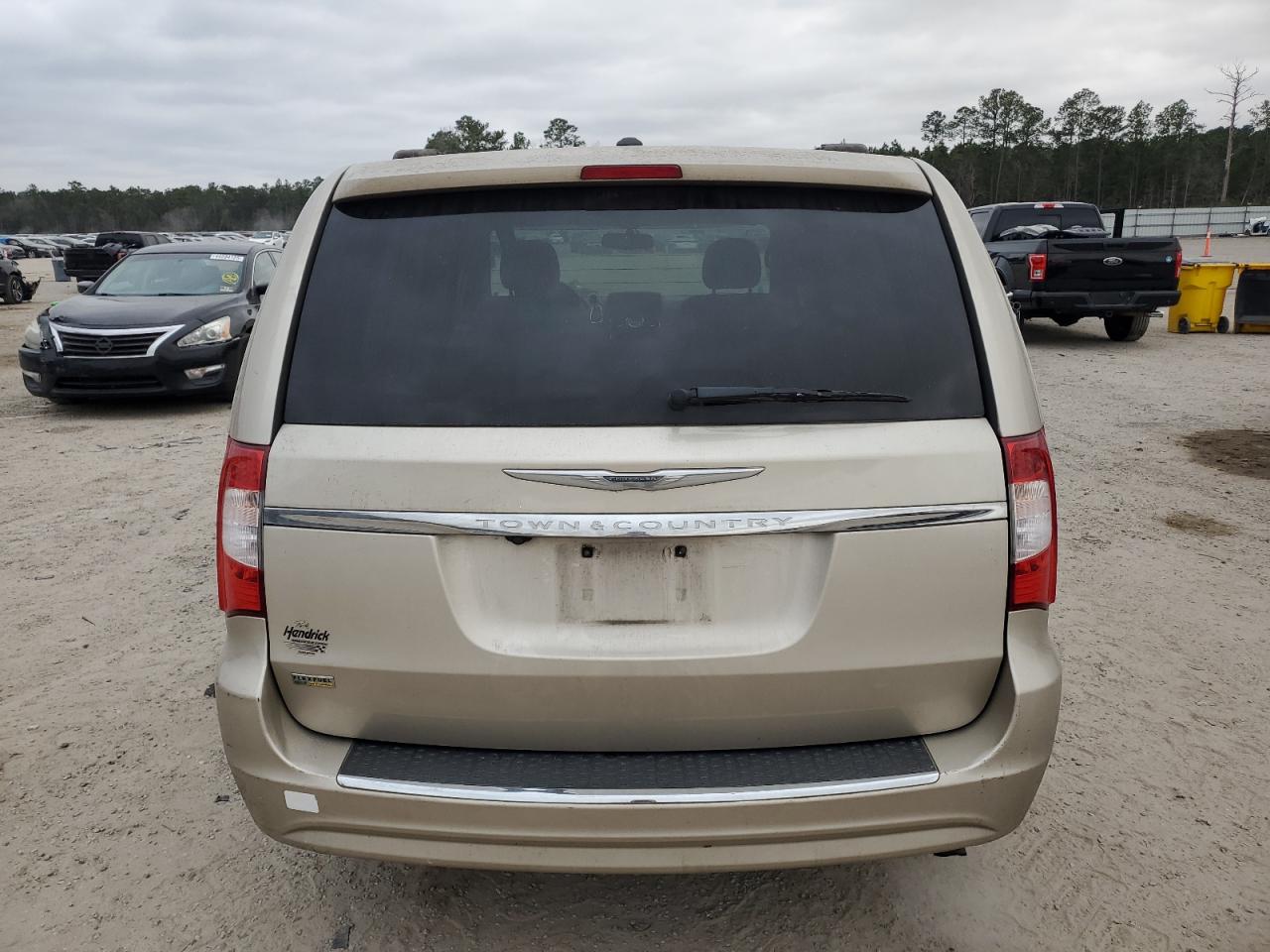 2016 Chrysler Town & Country - Image 6