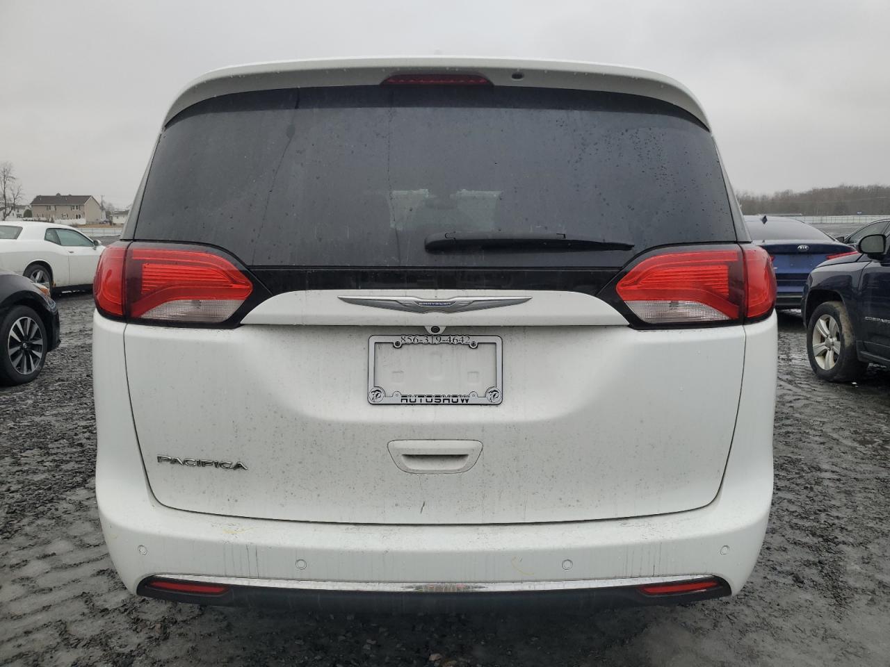 2017 Chrysler Pacifica - Image 6