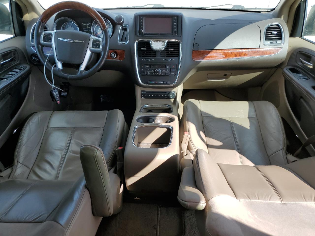 2012 Chrysler Town & Country - Image 8