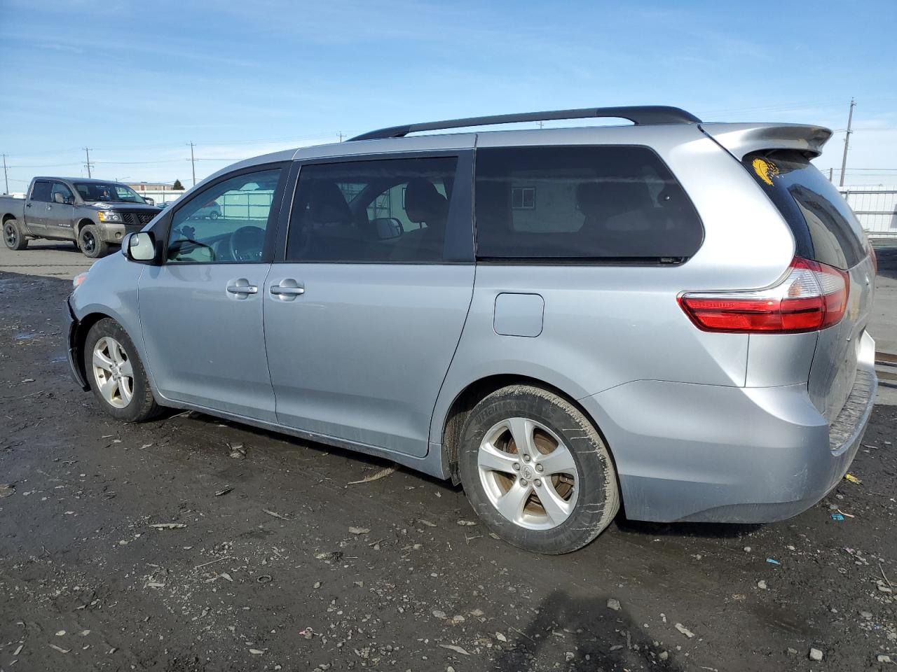 2015 Toyota Sienna - Image 2