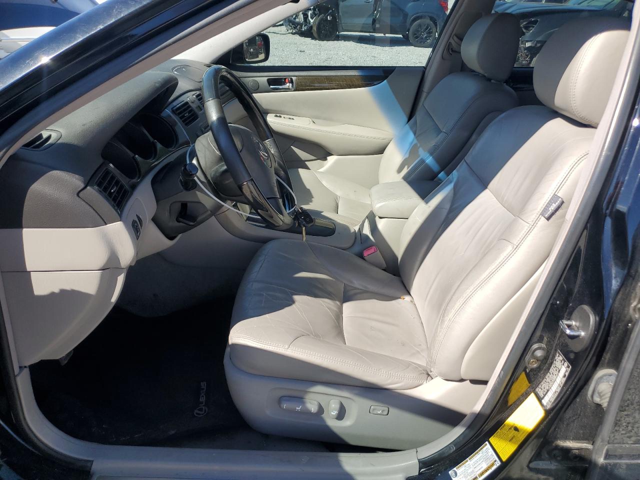 2004 Lexus ES - Image 7