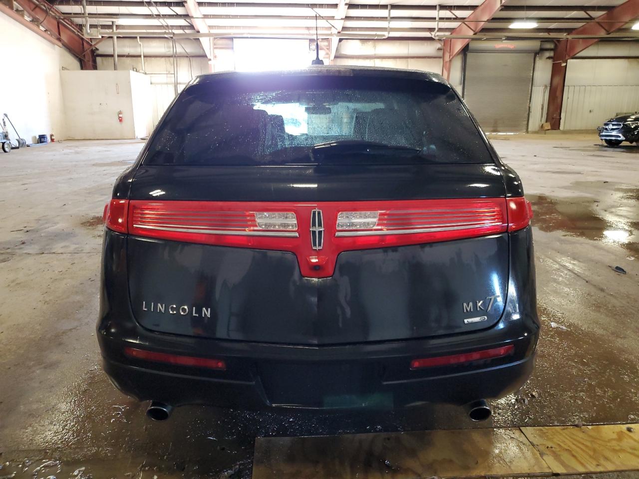 2013 Lincoln MKT - Image 6