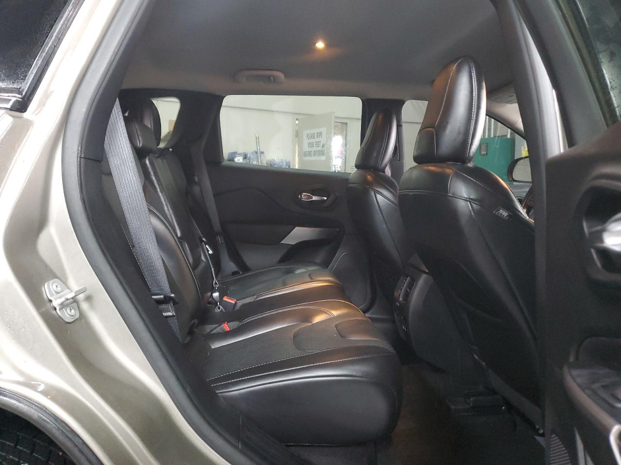 2020 Jeep Grand Cherokee - Image 11