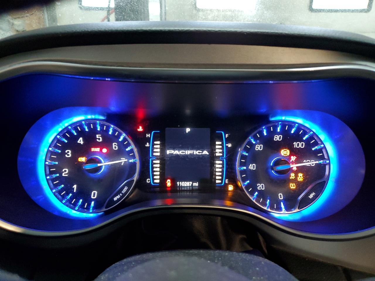 2018 Chrysler Pacifica - Image 9