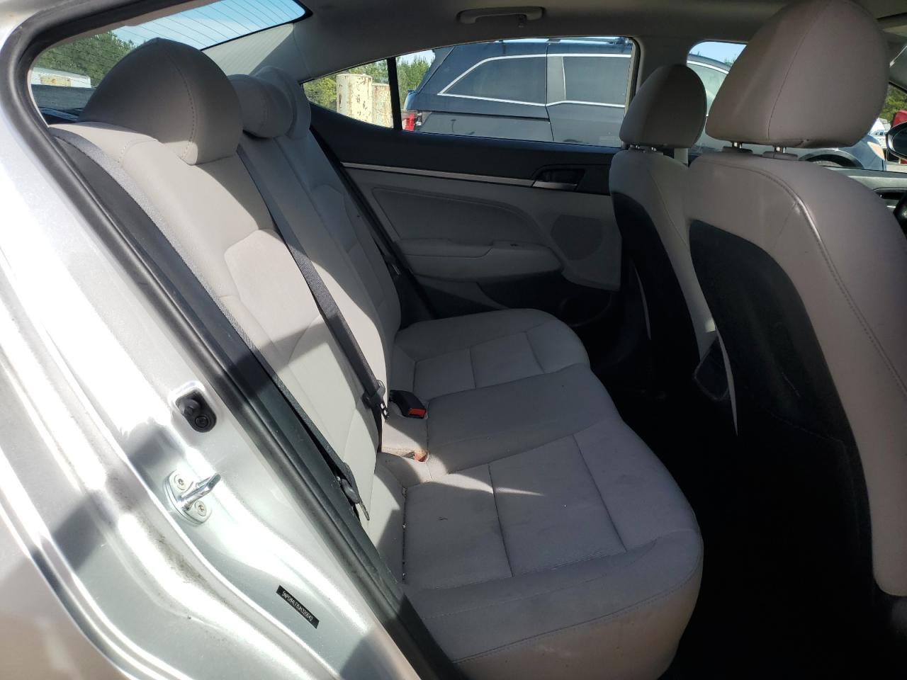 2018 Hyundai Elantra - Image 10