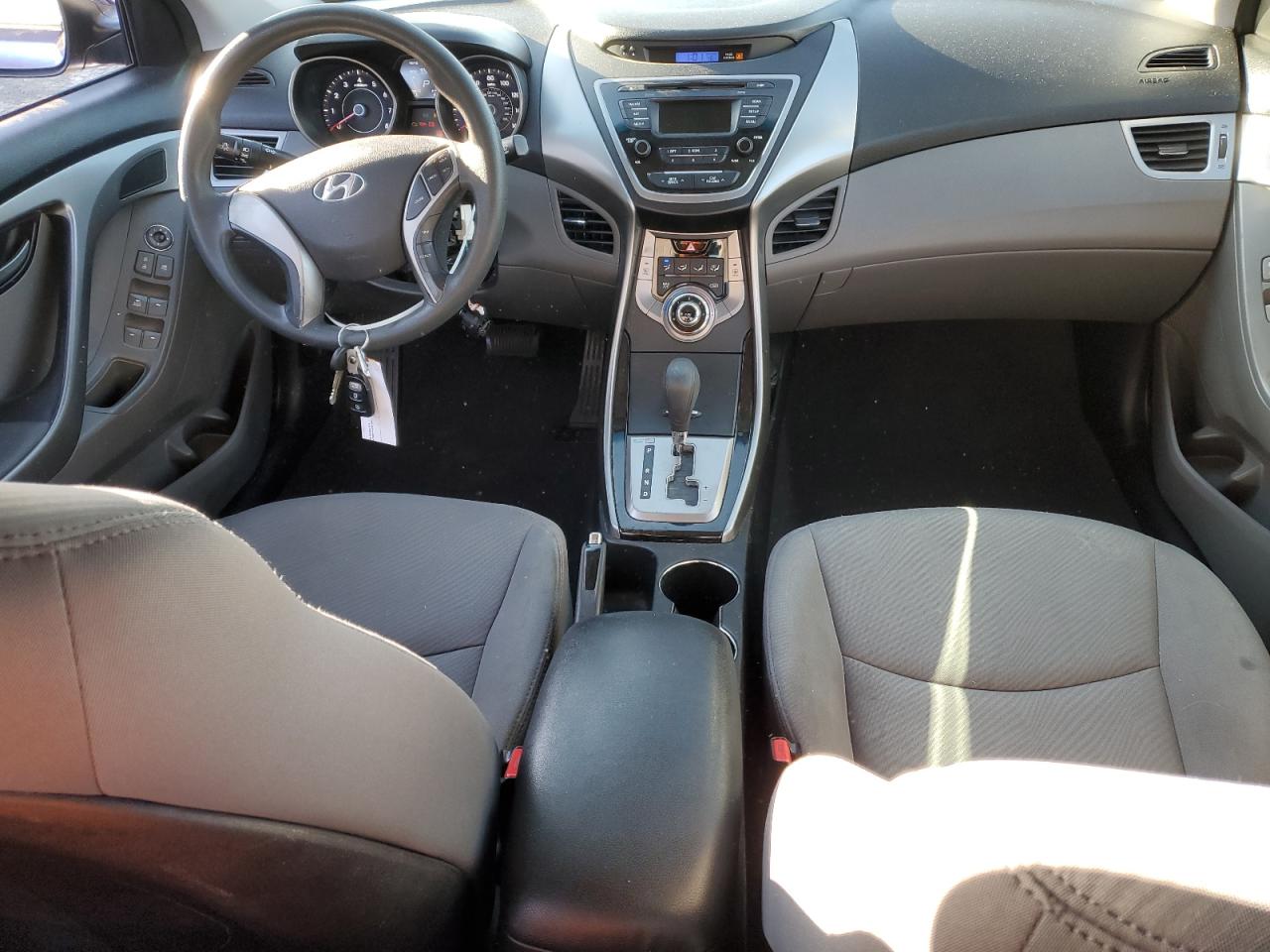 2013 Hyundai Elantra - Image 8