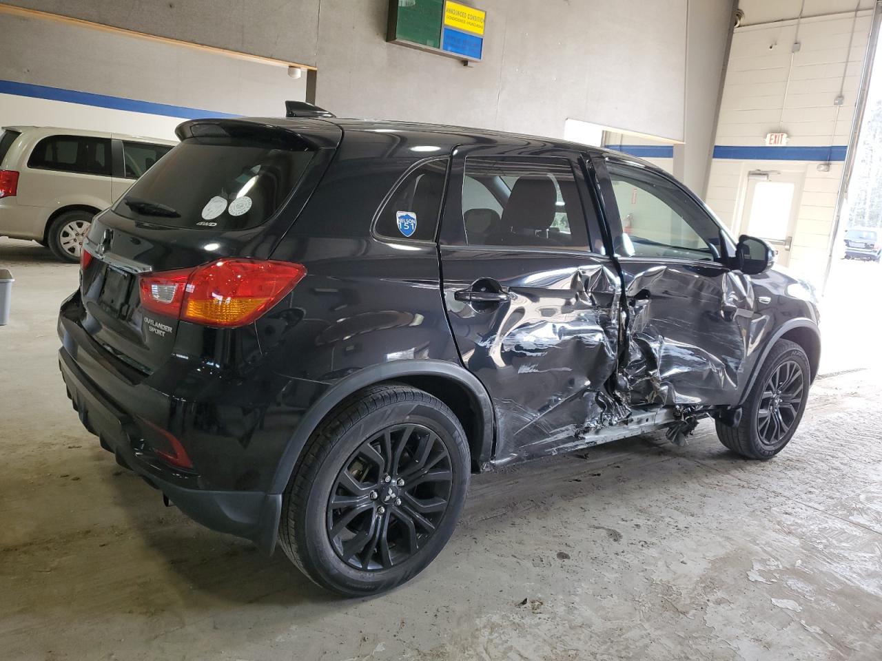 2018 Mitsubishi Outlander - Image 3