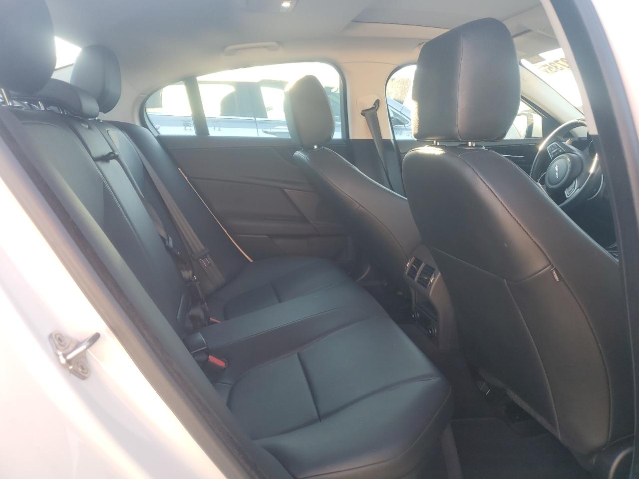 2017 Jaguar XE - Image 10